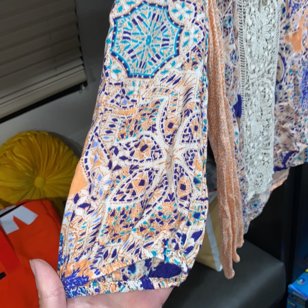 Lucy & Laurel Abstract Bohemian 3/4 Sleeve Blouse - image 3